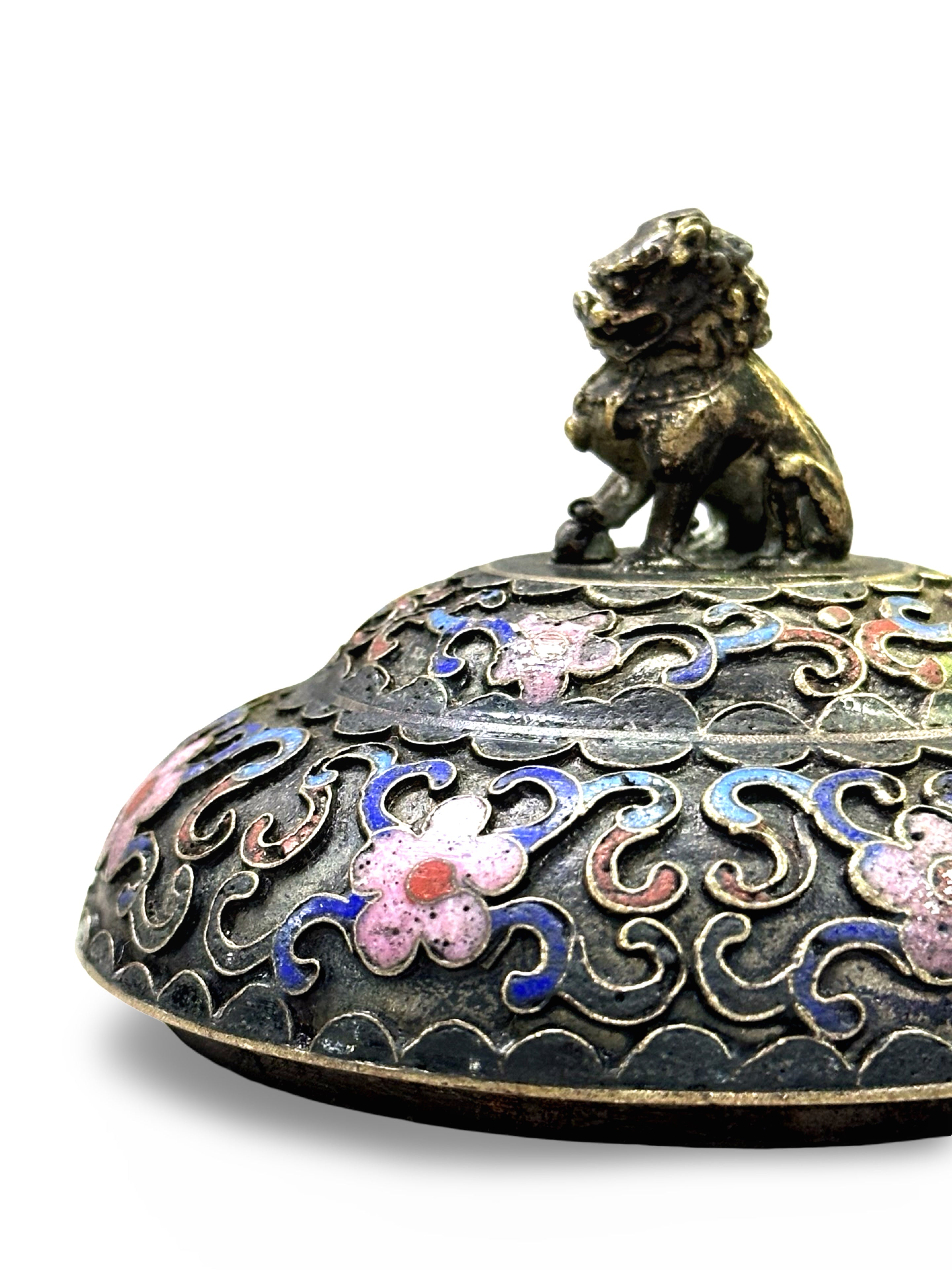 Title: Vintage Chinese Cloisonné Enamel Teapot – Lotus Blossom Design with Brass Handle & Foo Dog Finial (景泰蓝）