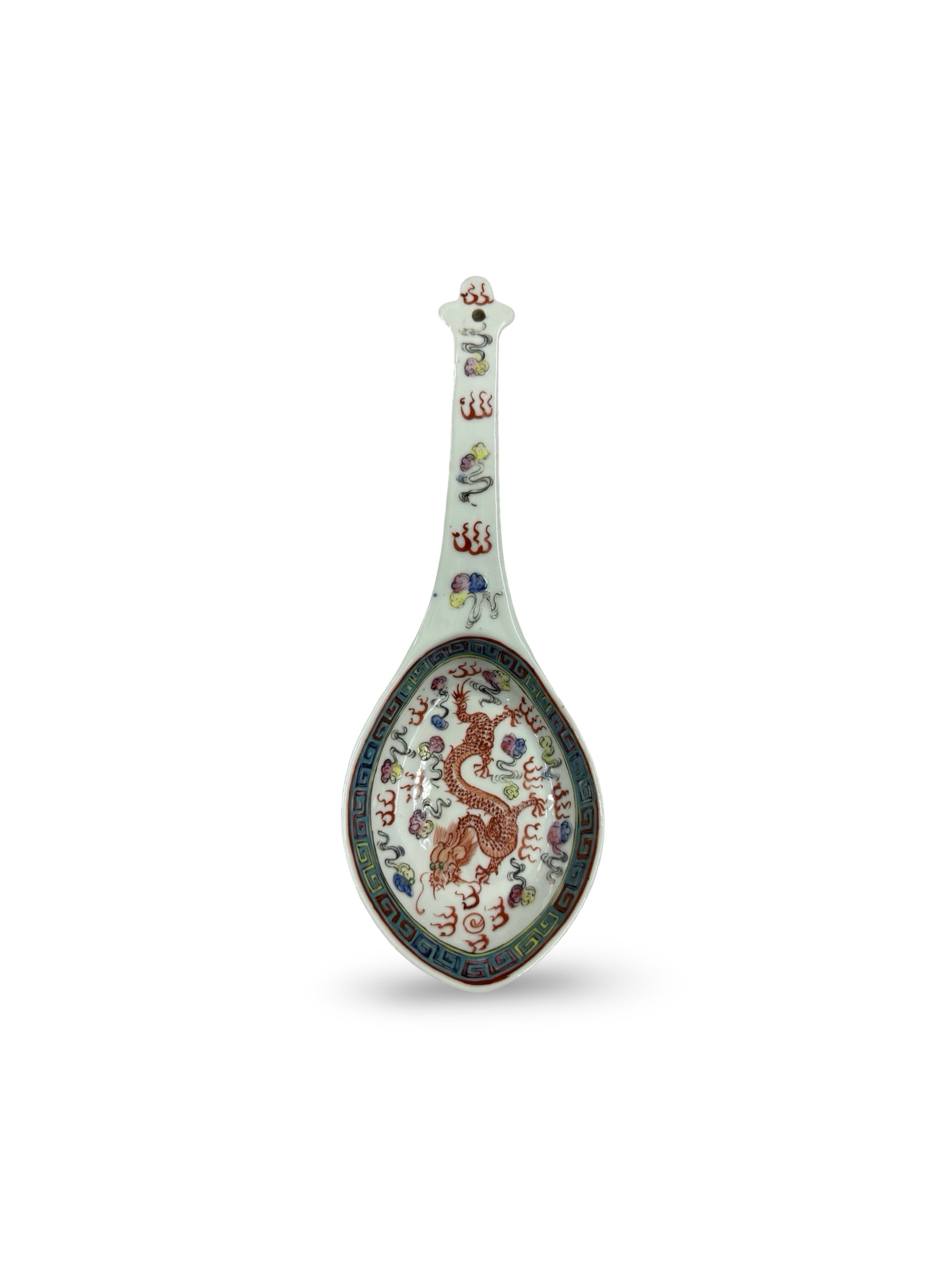Fine Chinese Famille Rose 'Dragon' Spoon - Republic Era (Guangxu Mark)