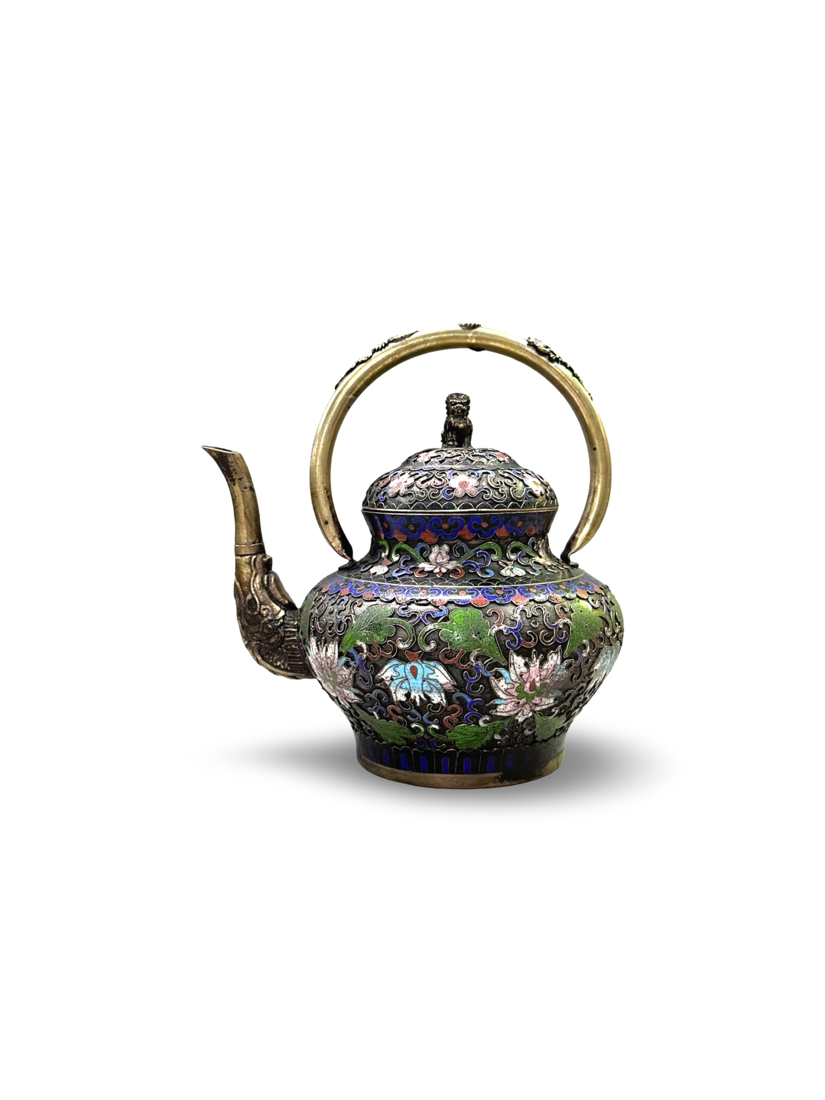 Title: Vintage Chinese Cloisonné Enamel Teapot – Lotus Blossom Design with Brass Handle & Foo Dog Finial (景泰蓝）