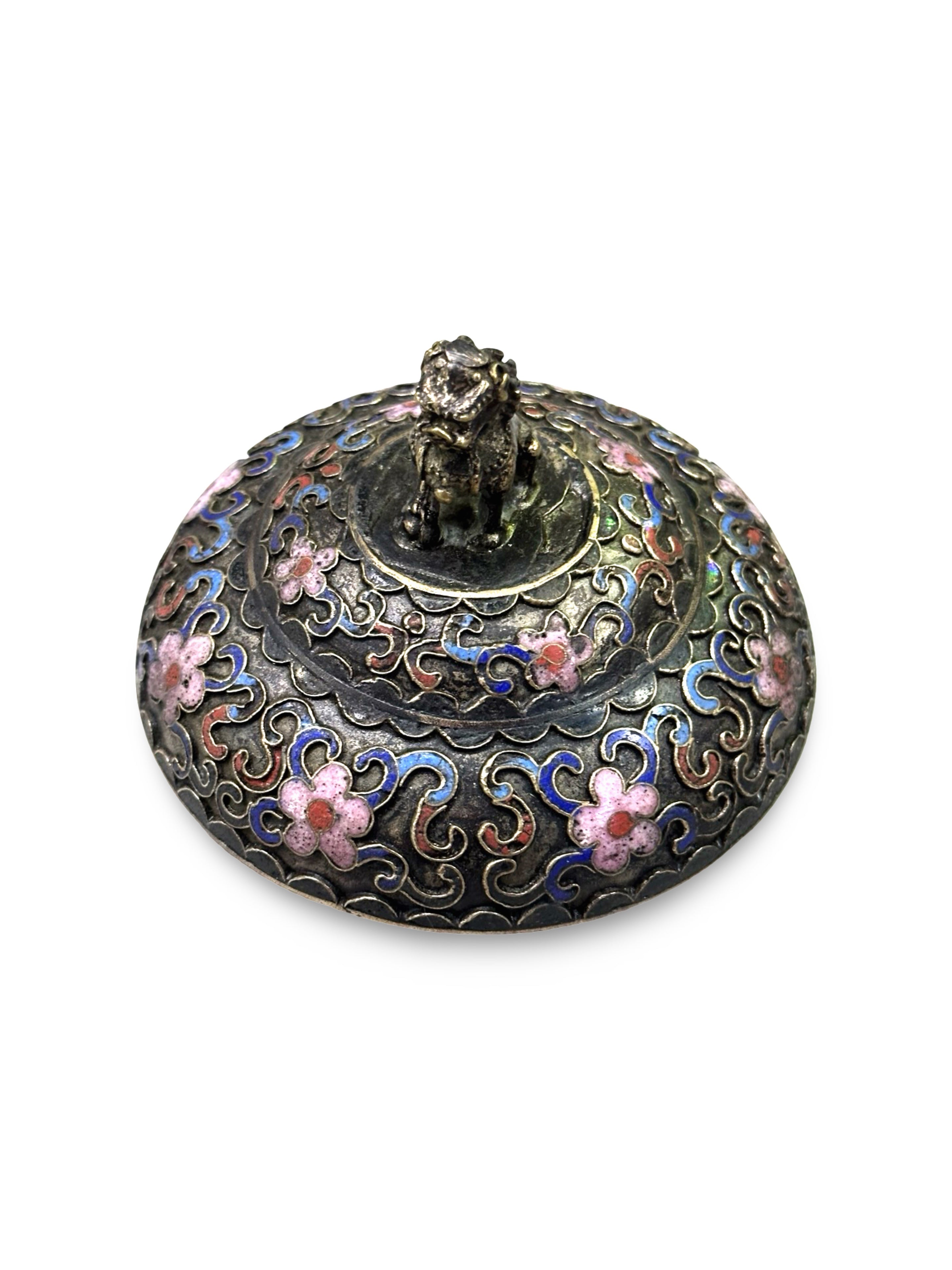 Title: Vintage Chinese Cloisonné Enamel Teapot – Lotus Blossom Design with Brass Handle & Foo Dog Finial (景泰蓝）